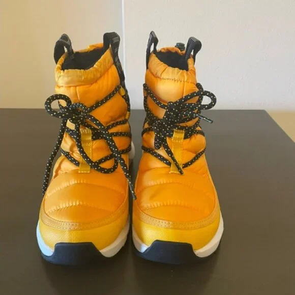 The North Face Women’s Size 6 Thermal all Lace Up Puffer Style Boots EUC. - Picture 2 of 9